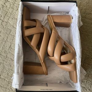 Dolce Vita Pypa Stuffed Strap Sandal Cafe Stella Tan Beige 9 in Box